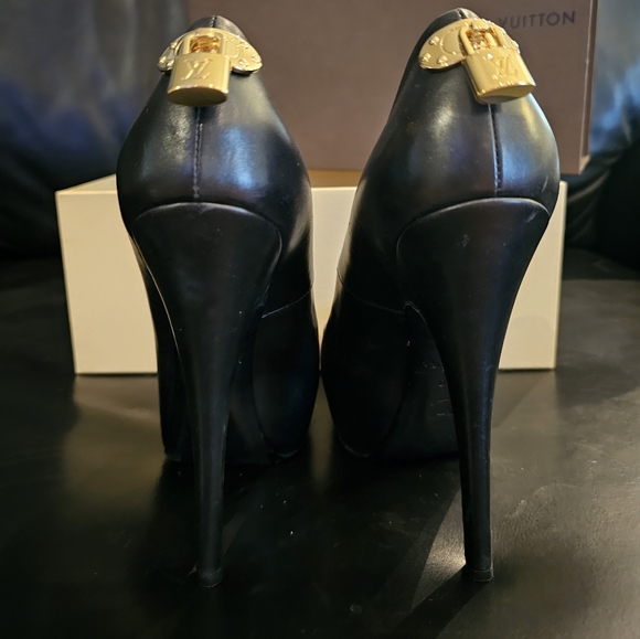 Louis Vuitton "oh really" black leather stilettos - Picture 2 of 8